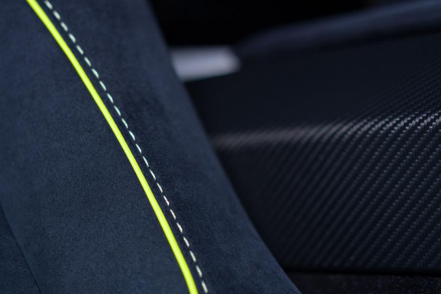 Детали интерьера Aston Martin Rapide AMR 2017 года  (фото 26 из 32)